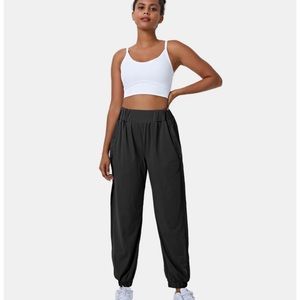 High Waisted Elastic Waistband Side Pocket Plain Loose Pleated Joggers